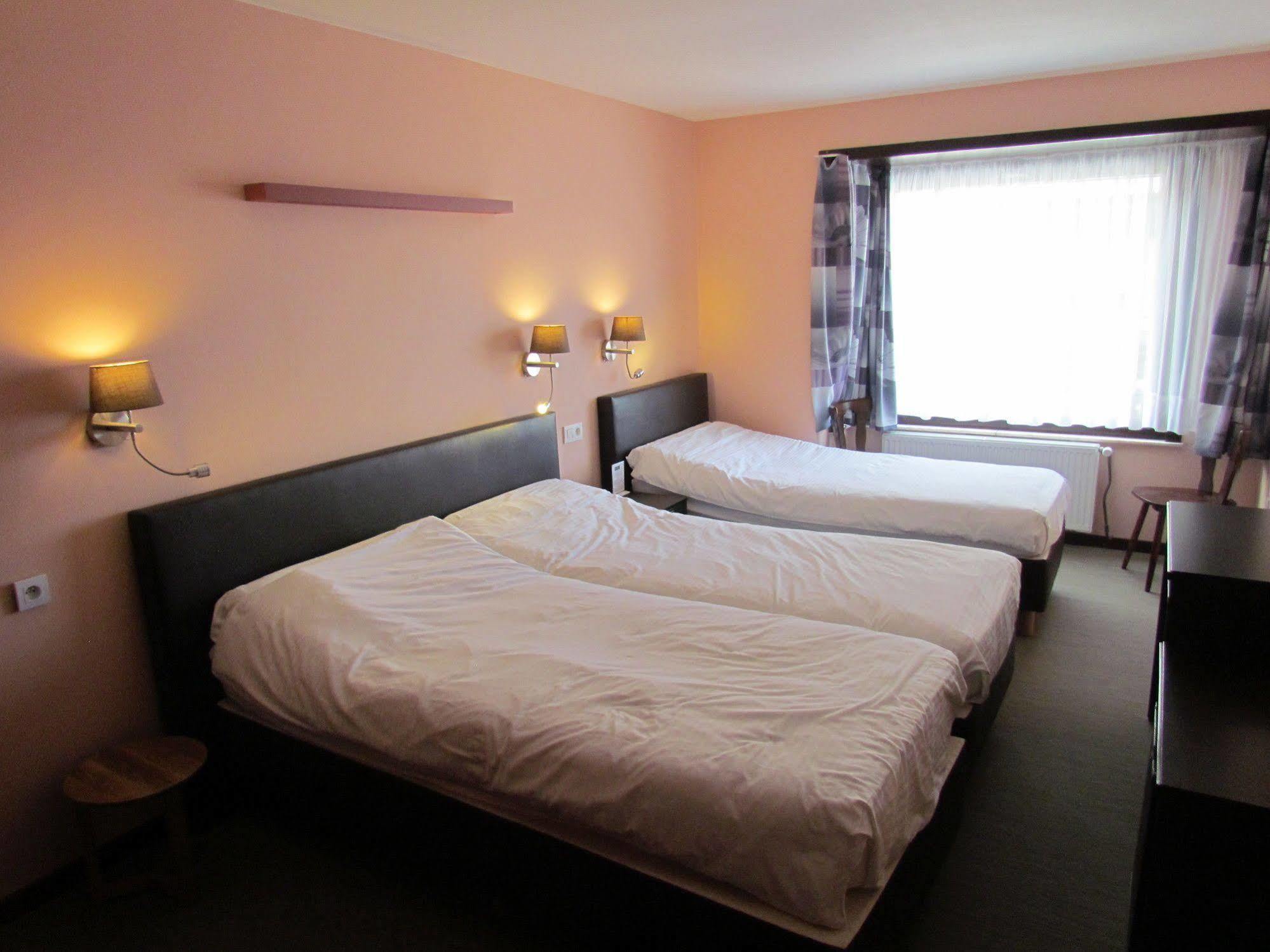 Hotel Uilenspiegel Nieuwpoort Bagian luar foto