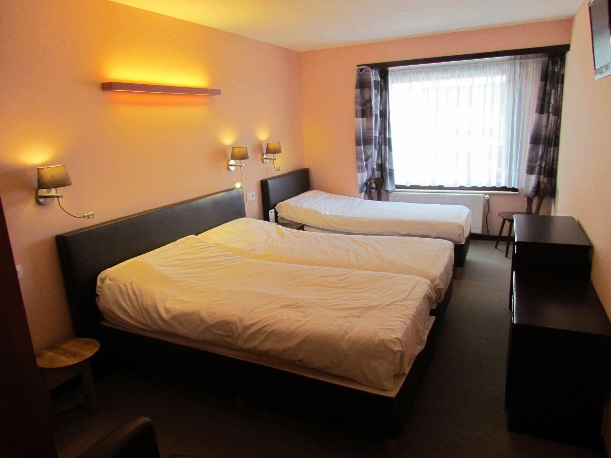 Hotel Uilenspiegel Nieuwpoort Bagian luar foto