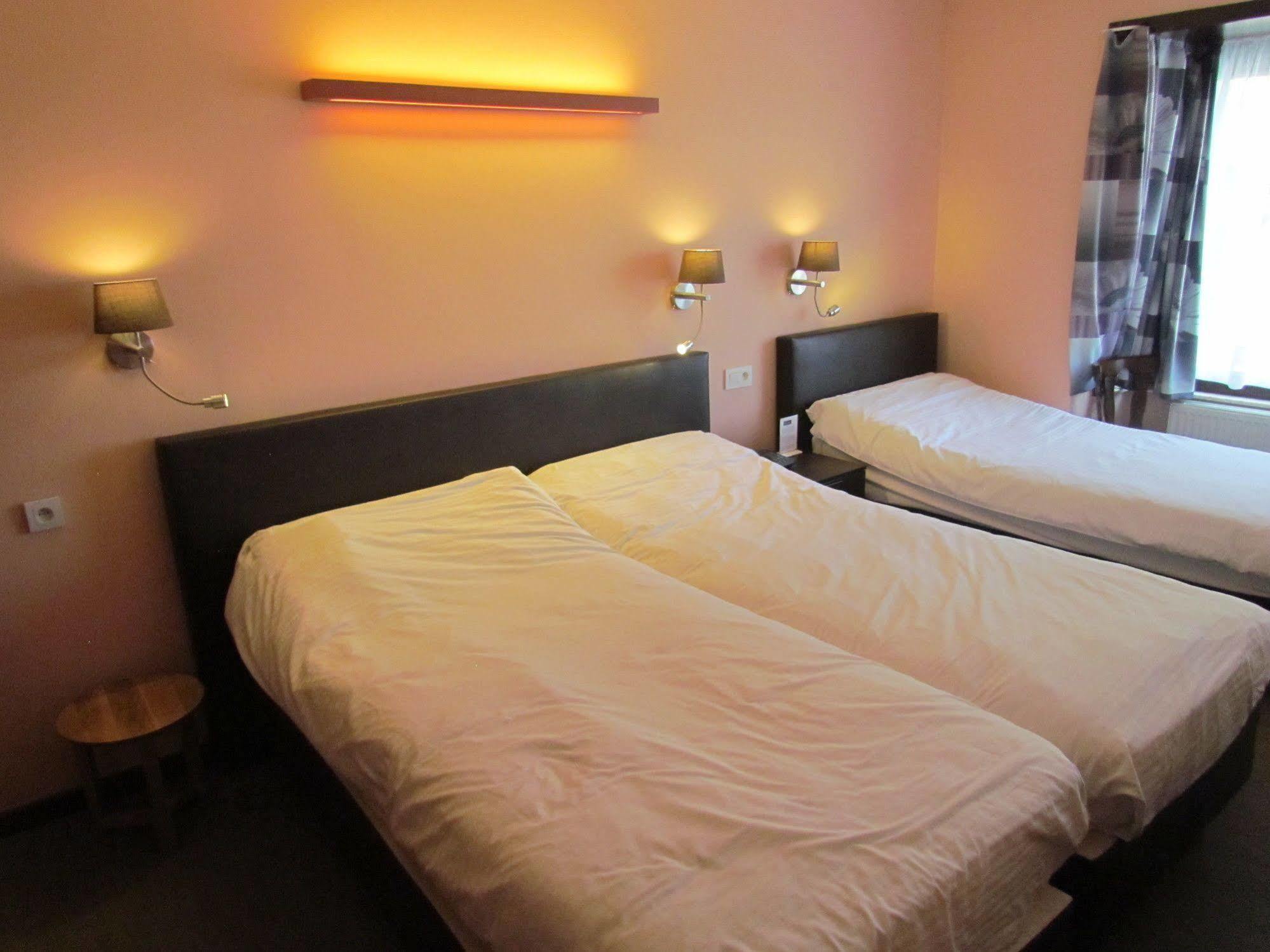 Hotel Uilenspiegel Nieuwpoort Bagian luar foto